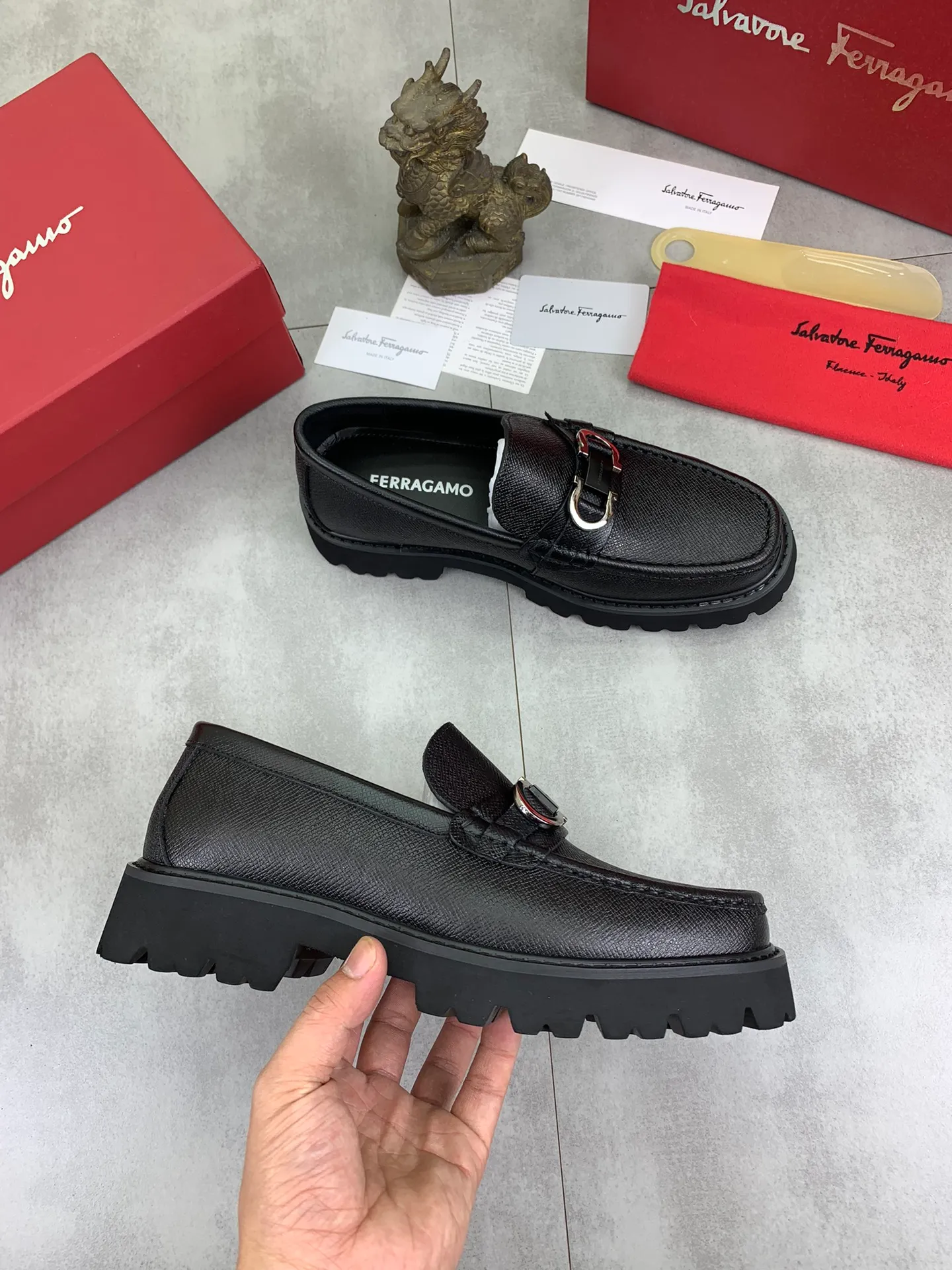 Men's Men's Shoes 💰P460💰[New Style] Water-dyed Niuli 🆘[Salvatore Ferragamo] Ferragamo's latest casual business leather shoes for men! Available at counters simultaneously! The fabric is made of specially imported original calfskin, the lining is made of imported water-dyed cowhide, and the original lightweight foam outsole is absolutely luxurious and leads the fashion trend. Matching code: 38-45; 4️⃣ colors available
